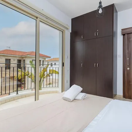 Palms 3-br In Villa