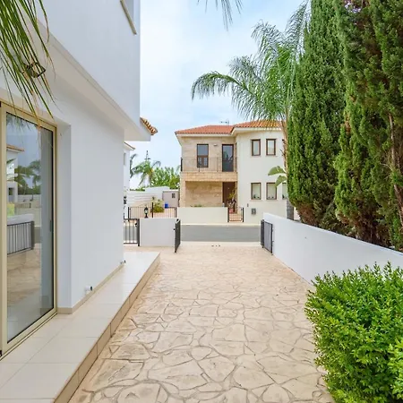 Palms 3-br In Villa *