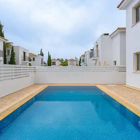 Palms 3-br In *
