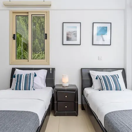 Palms 3-br In *