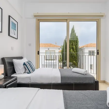 Palms 3-br In *