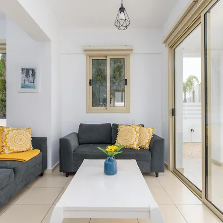 Palms 3-br In Πρωταράς
